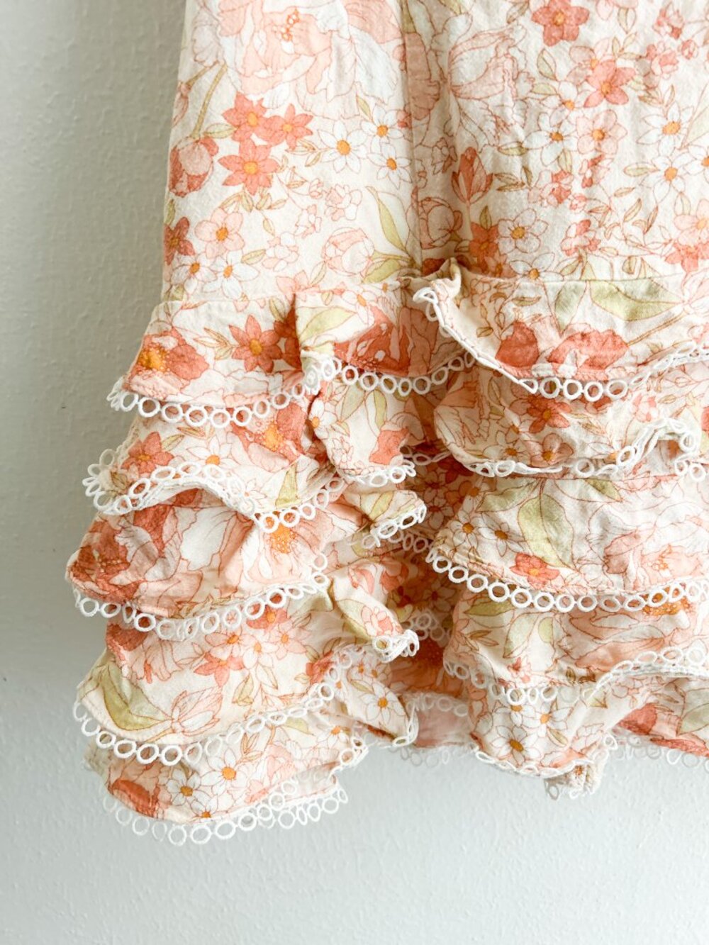 BARDOT Caitlyn Peach Floral Off-the-Shoulder Ruffle Tiered Mini Dress SZ M - Picture 5 of 9